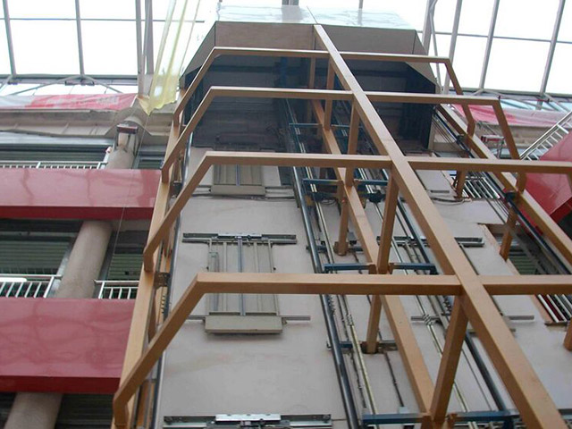 钢结构电梯井施工